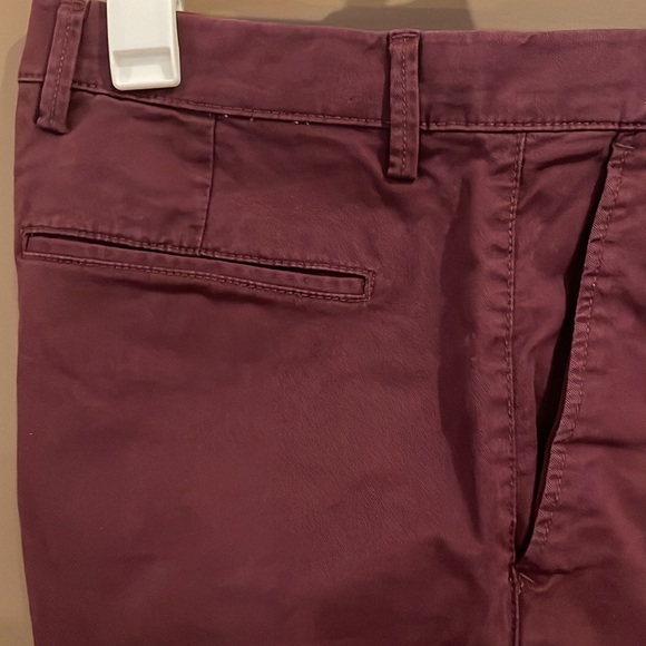 Gap 10 Inch Shorts- Waist 32- Maroon - Picture 2 of 4